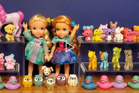 Birthday gifts shopping ! Elsa & Anna toddlers at the toy store - Barbie