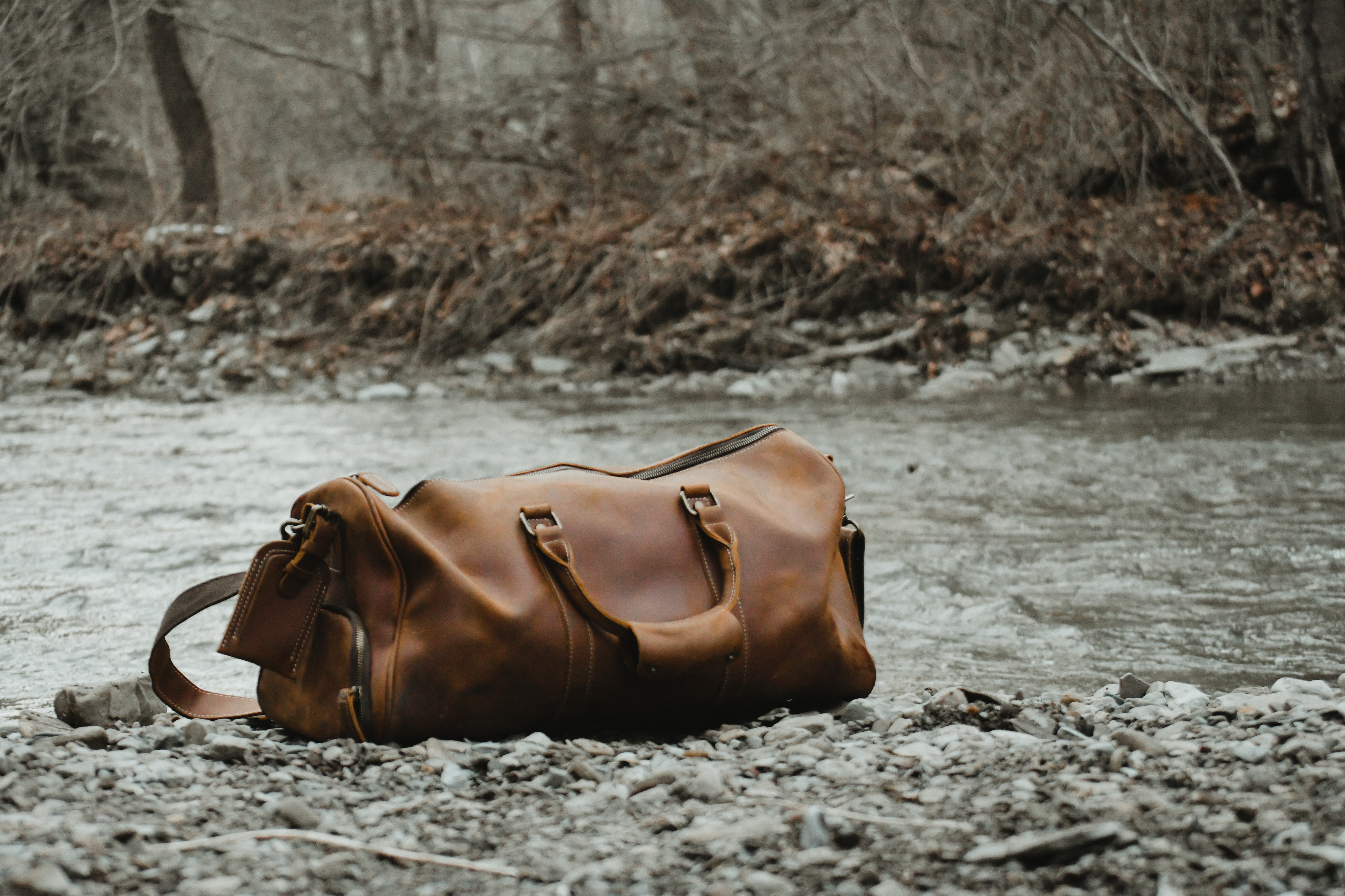 Choosing The Right Leather Travel Bag: A Comprehensive Guide