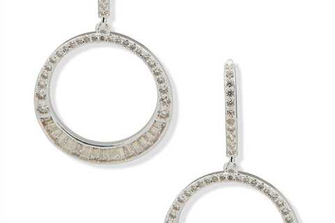 From Anne Klein, these earrings feature:Drop earringsSilver-tone hardwareLever back closureApprox...